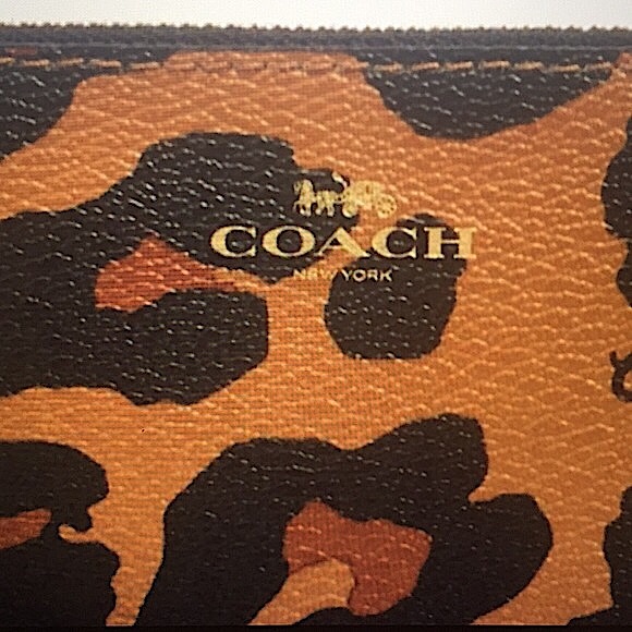 COACH - ZIP WRISTLET WITH LEOPARD PRINT (NWT) - Picture 9 of 13
